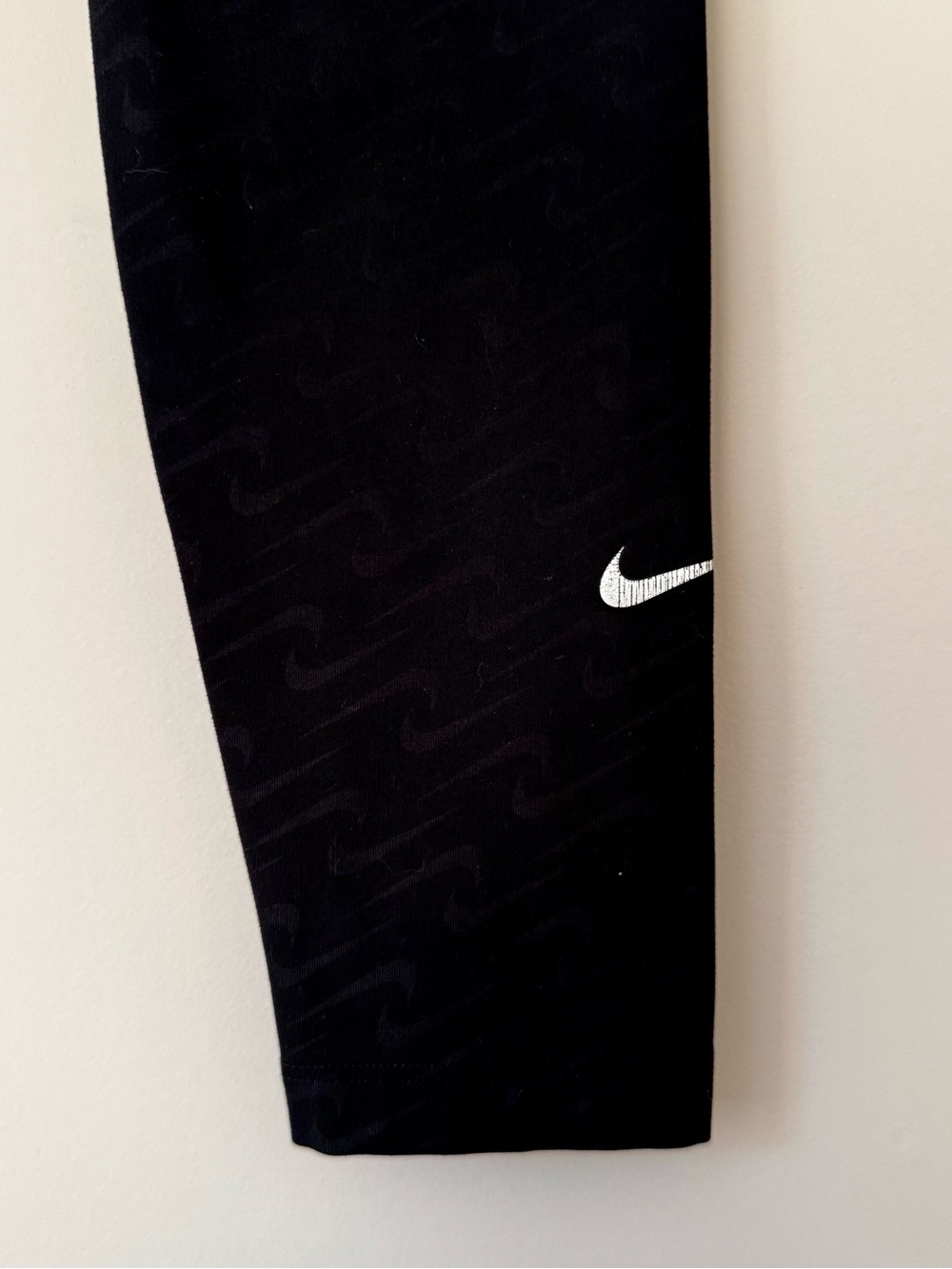 Nike Training Dri Fit Icon Clash Embossed All Over Print Leggings, Black – XS - Picture 4 of 7